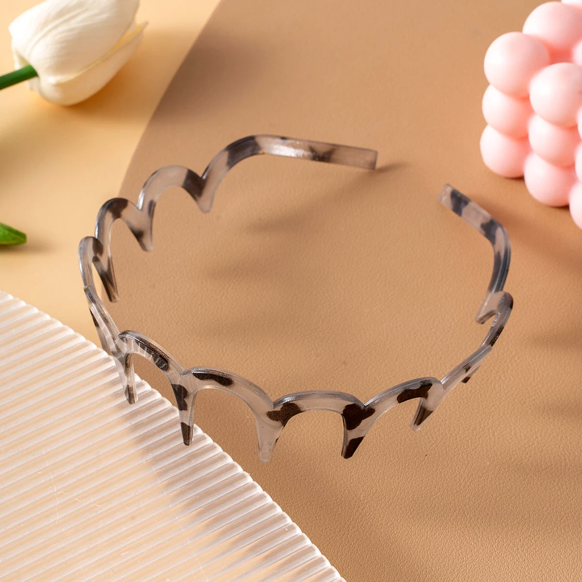 Wavy Expanding Headband: Style and Comfort for Your Hair