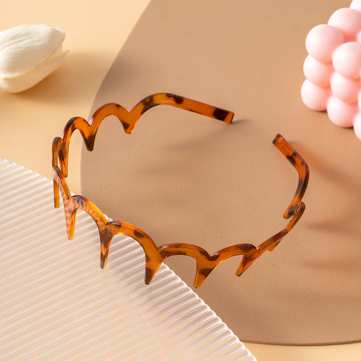 Wavy Expanding Headband: Style and Comfort for Your Hair