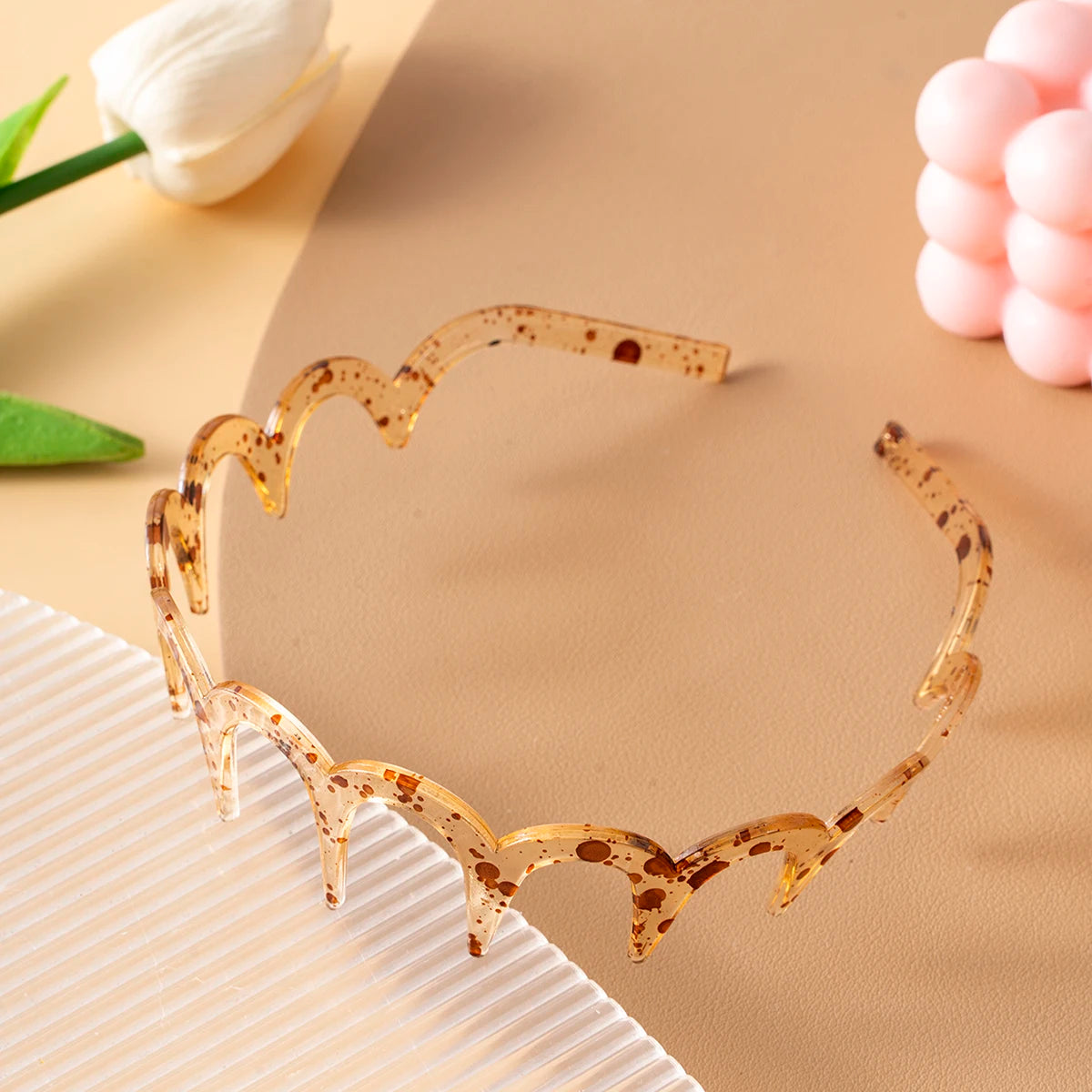 Wavy Expanding Headband: Style and Comfort for Your Hair